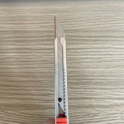 satın al Temiz ve keskin kağıt kesme ihtiyaçları için SK2 Yüksek Karbonlu Çelikten Yapılmış 30° Uç açılı 9mm Kesme Bıçakları Çevrimiçi üretim
