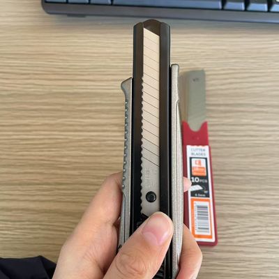 satın al Çeşitli kesme ihtiyaçları için çok yönlü 18 mm kesme bıçakları SK2 Yüksek Karbon Çelik Çevrimiçi üretim
