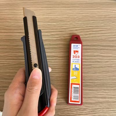 satın al 0.5 mm kalınlığı Gümüş 18 mm kesme bıçakları ve tutarlı endüstriyel kesimler Çevrimiçi üretim