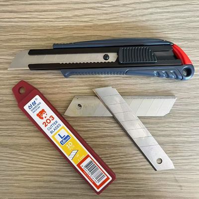 satın al Endüstriyel uygulamalar için Gümüş Blade 18mm Kesme Bıçakları Çevrimiçi üretim