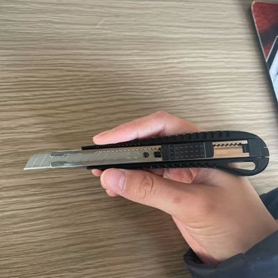 Kılıcını kopar 9 mm plastik sapı ve 1 bıçağı içeren araç bıçakları