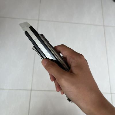 Siyah El Kırmızı Kuyruk 18 mm Kuru Duvar Uygulama Bıçağı Alüminyum SK2 Blade For Versatile
